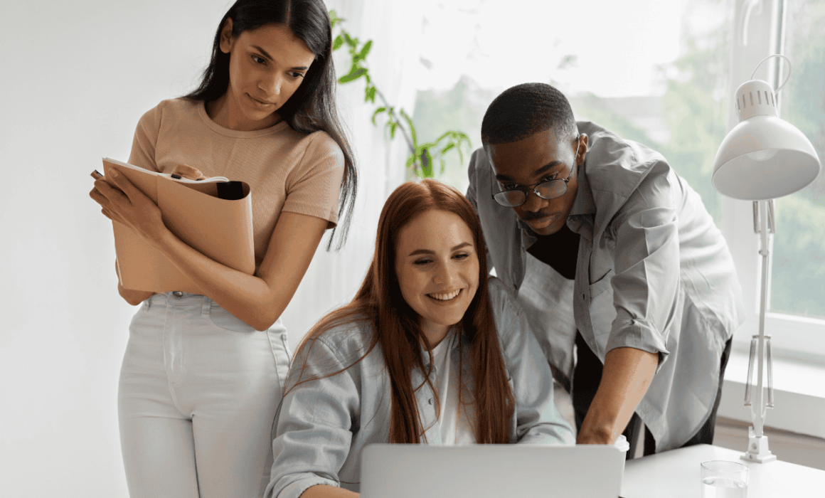 A paid ad specialist explaning insights to a business owner