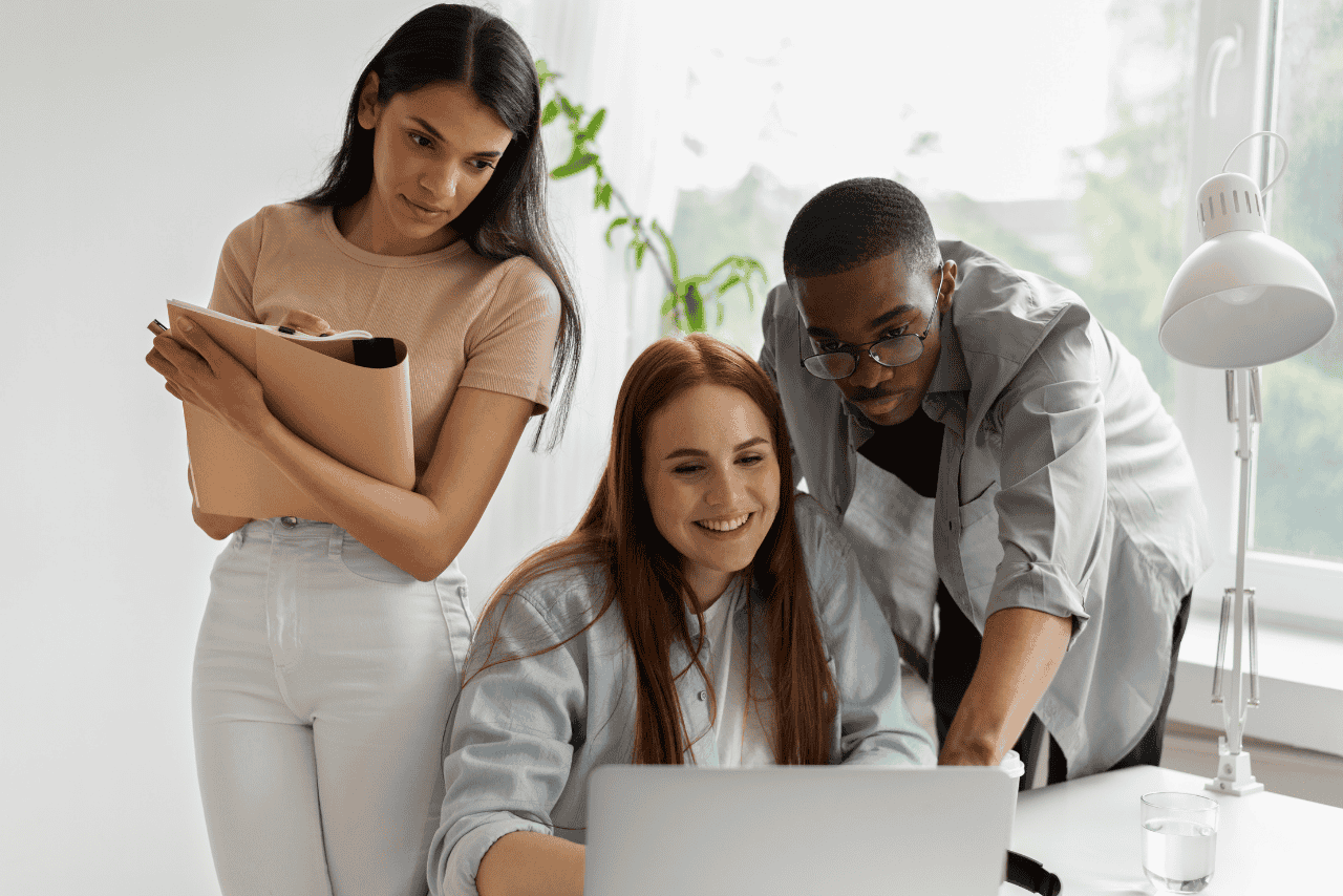 A paid ad specialist explaning insights to a business owner