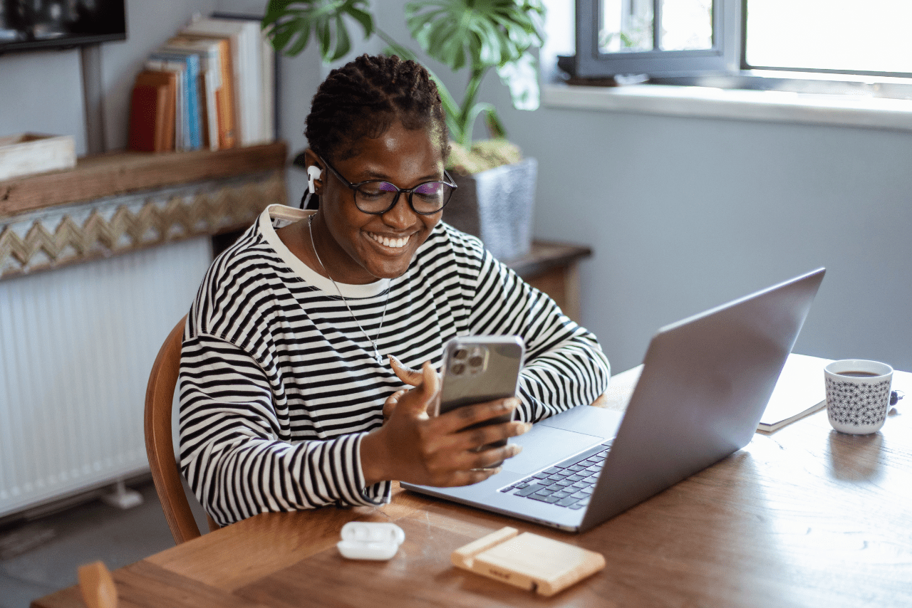 Virtual executive assistant managing schedules and tasks remotely for a business coach, hired by Arwana